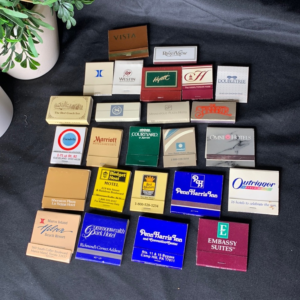 Lot of 25 vintage Hotel matchbooks